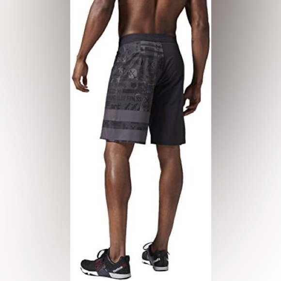 REEBOK CrossFit Shorts Mens Size 30 Board Shorts Black Hero Star & Stripes EUC - Picture 2 of 9